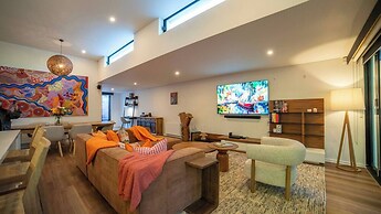 Sanctuary on Stanhope - Art & Modern Luxury