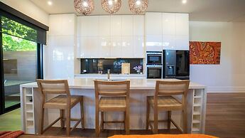 Sanctuary on Stanhope - Art & Modern Luxury
