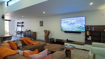 Sanctuary on Stanhope - Art & Modern Luxury