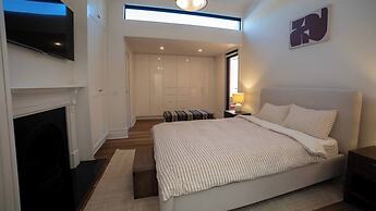 Sanctuary on Stanhope - Art & Modern Luxury