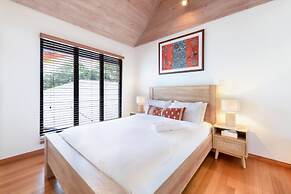 Zenlux Tropical Retreat Pool BBQ Golf Course