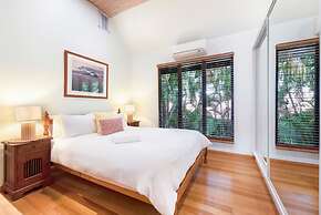 Zenlux Tropical Retreat Pool BBQ Golf Course