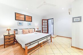 Zenlux Tropical Retreat Pool BBQ Golf Course