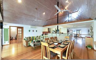 Zenlux Tropical Retreat Pool BBQ Golf Course