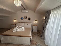 Godano Rooms