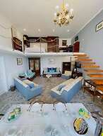 DE VIVO REALTY - COCO'S APARTMENTS