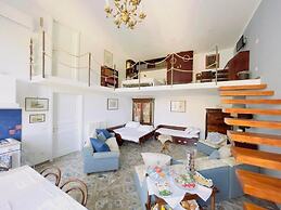 DE VIVO REALTY - COCO'S APARTMENTS