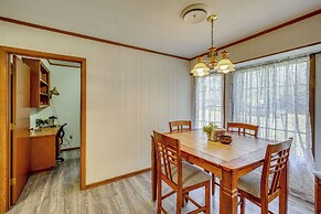 Family Home w/ Yard - 5 Mi to Jackson State Campus