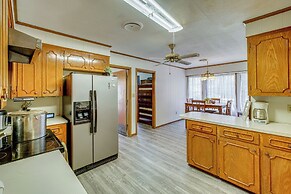 Family Home w/ Yard - 5 Mi to Jackson State Campus