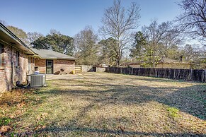 Family Home w/ Yard - 5 Mi to Jackson State Campus