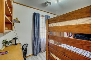Family Home w/ Yard - 5 Mi to Jackson State Campus