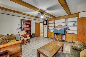 Family Home w/ Yard - 5 Mi to Jackson State Campus