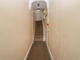 The English School, Flat 2