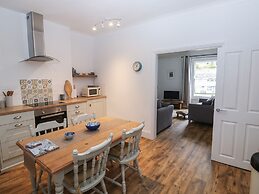 The English School, Flat 2