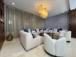 Seafront Luxury Villa with Amazing pool