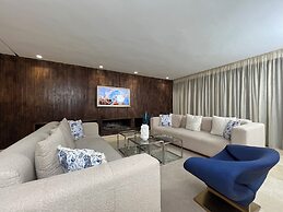 Seafront Luxury Villa with Amazing pool