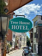 Tree house hotel
