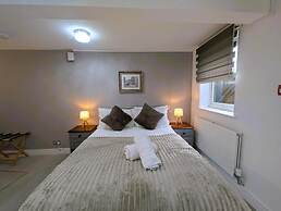 Lakeside Oxford Hotel