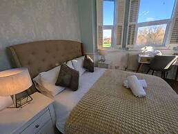Lakeside Oxford Hotel