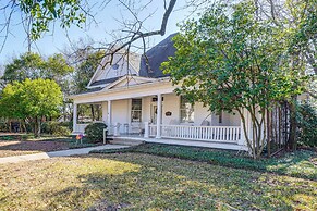 Explore Jackson! Historic Belhaven Home w/ Porch