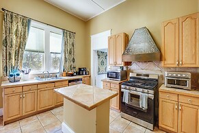 Explore Jackson! Historic Belhaven Home w/ Porch