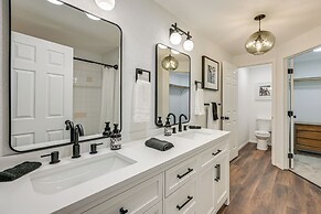 Mcm-inspired Decor & Top Location! Tumwater Duplex