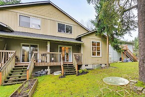 Mcm-inspired Decor & Top Location! Tumwater Duplex