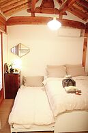Travel Light Hanok