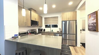 3BR Family House in NE Edmonton