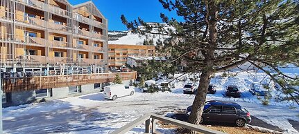 Mountain Home, Balcony & Ski Access