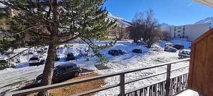 Mountain Home, Balcony & Ski Access
