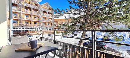 Mountain Home, Balcony & Ski Access