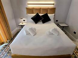 VICTORIA SUITES