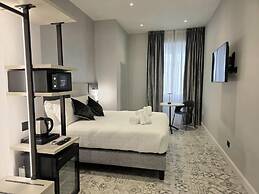 VICTORIA SUITES