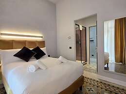 VICTORIA SUITES