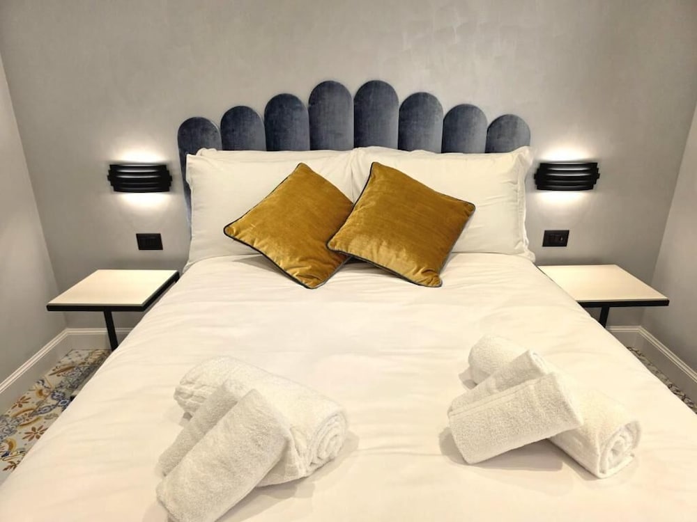 VICTORIA SUITES