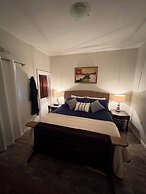 Spacious 4-season Cabin With Lakefront Views in Silver Sands