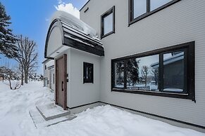 NORTH GATE