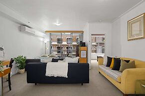 Bright & Spacious Stay for 6 Near Darling Harbour