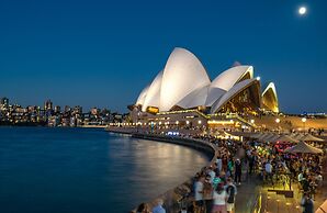 Stylish 2BR Apt Overlooking Darling Harbour