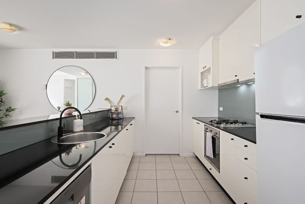 Stylish 2BR Apt Overlooking Darling Harbour