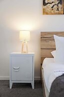 Cozy 2BR Apartment Steps From Darling Harbour