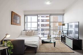 Cozy 2BR Apartment Steps From Darling Harbour