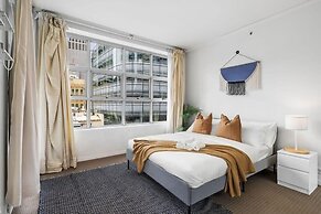 Spacious Modern Apt for 6, Next to Darling Harbour