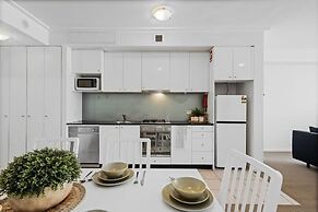 Spacious Modern Apt for 6, Next to Darling Harbour