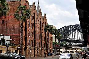 Spacious Modern Apt for 6, Next to Darling Harbour