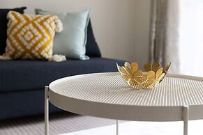 Spacious Modern Apt for 6, Next to Darling Harbour