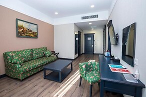 Macara Lake Park Hotel