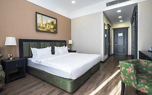 Macara Lake Park Hotel