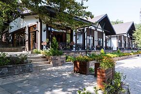 Macara Lake Park Hotel